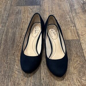 Life Stride Navy Microsuede Heels sz 6.5